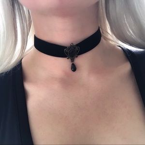 Black Velvet Chocker